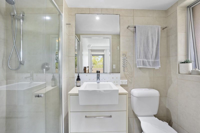 Photo - 3201/12-14 Executive Drive, Burleigh Waters QLD 4220 - Image 10