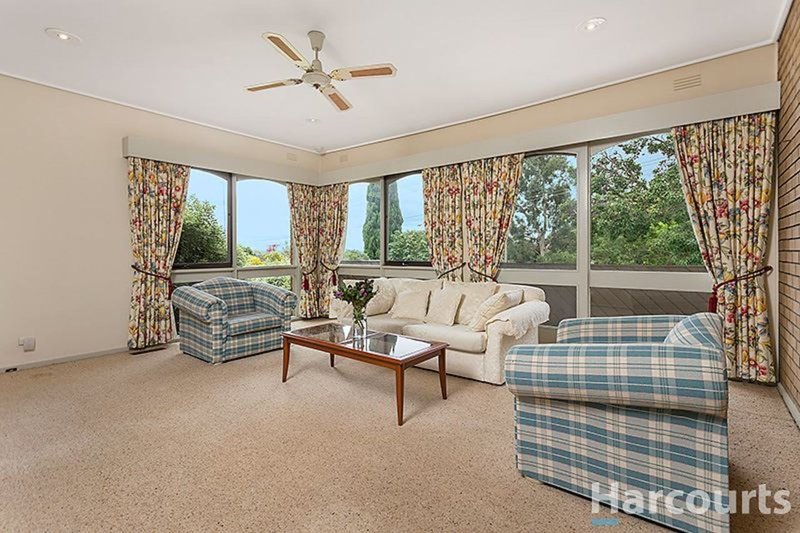 Photo - 321 Gallaghers Road, Glen Waverley VIC 3150 - Image 2