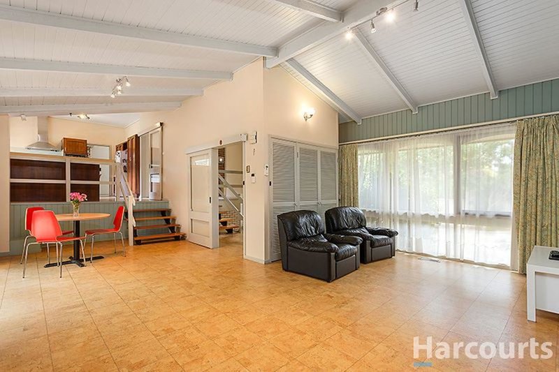 Photo - 321 Gallaghers Road, Glen Waverley VIC 3150 - Image 3