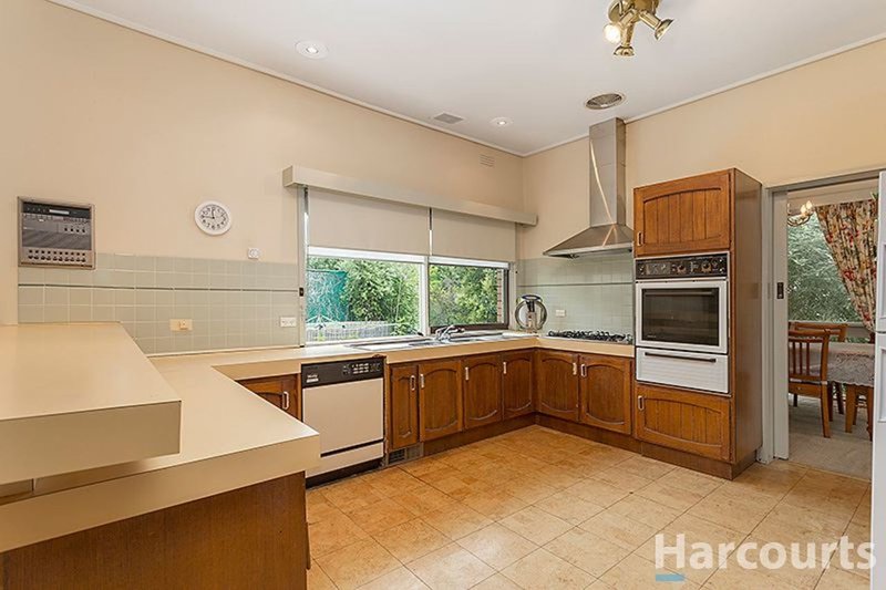 Photo - 321 Gallaghers Road, Glen Waverley VIC 3150 - Image 4