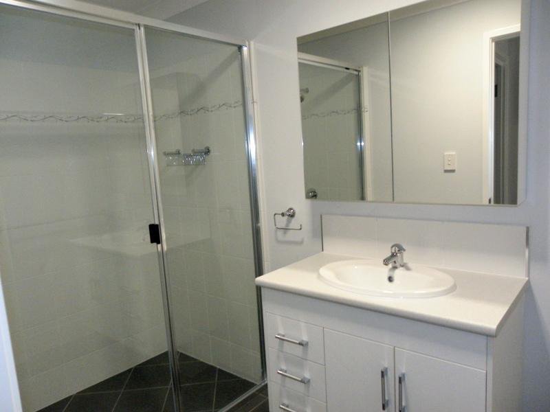 Photo - 3/21 Moriarty Street, Emerald QLD 4720 - Image 5