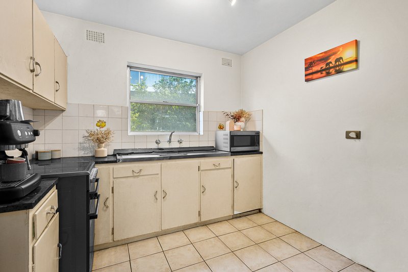 Photo - 3/21 Staff Street, Wollongong NSW 2500 - Image 3