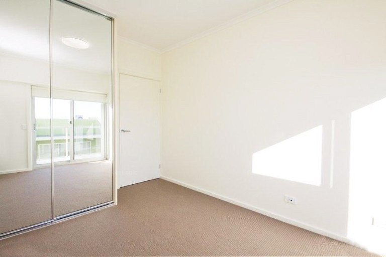 Photo - 32/10 Light Common, Mawson Lakes SA 5095 - Image 6