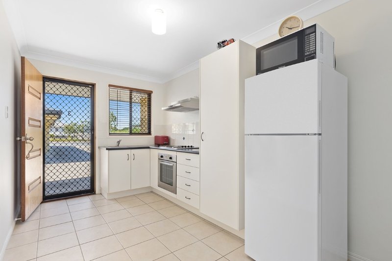 Photo - 3/210 William Street, Allenstown QLD 4700 - Image 3