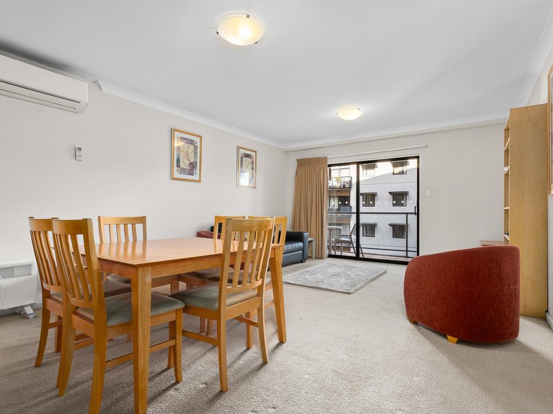 Photo - 32/128 Mounts Bay Road, Perth WA 6000 - Image 2