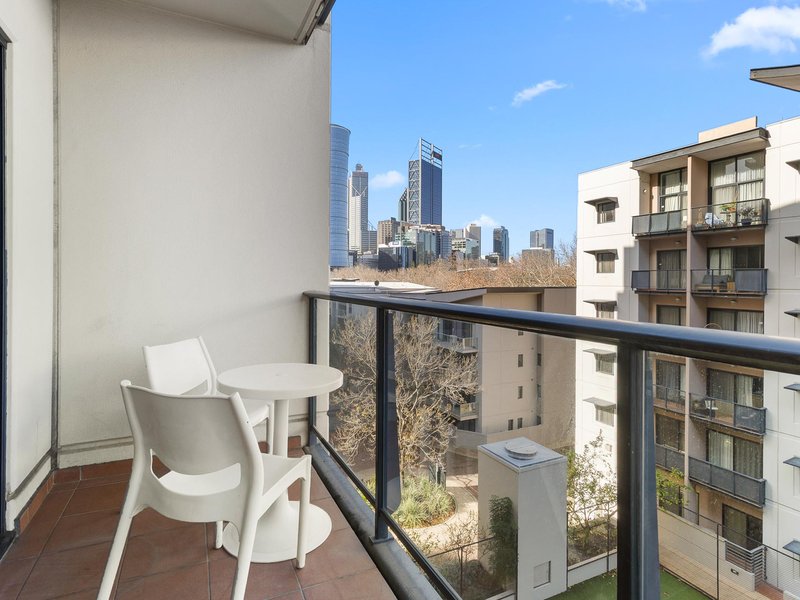 Photo - 32/128 Mounts Bay Road, Perth WA 6000 - Image 8