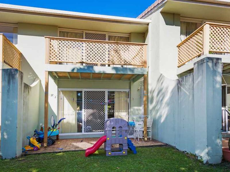 Photo - 3/215 Cottesloe Drive, Mermaid Waters QLD 4218 - Image 9