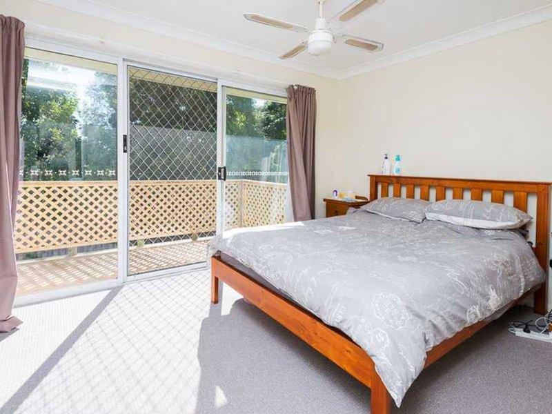 Photo - 3/215 Cottesloe Drive, Mermaid Waters QLD 4218 - Image 5