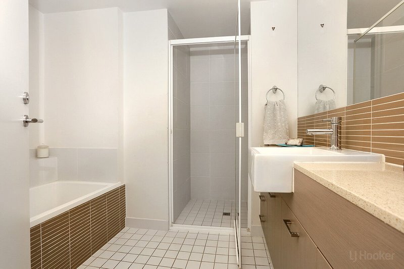 Photo - 321/66 Sickle Avenue, Hope Island QLD 4212 - Image 11