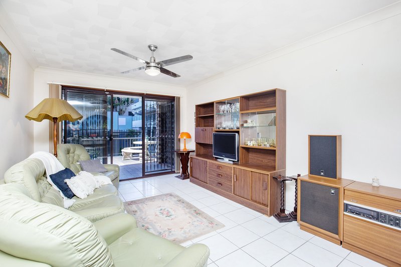 Photo - 3/22 Markwell Avenue, Surfers Paradise QLD 4217 - Image 2