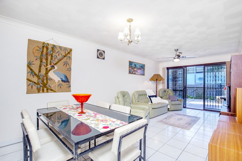 Photo - 3/22 Markwell Avenue, Surfers Paradise QLD 4217 - Image 5