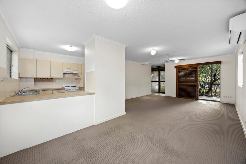 Photo - 3/22 Rylatt Street, Indooroopilly QLD 4068 - Image 2