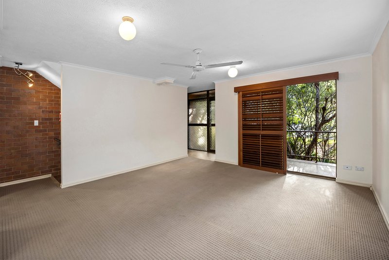 Photo - 3/22 Rylatt Street, Indooroopilly QLD 4068 - Image 3