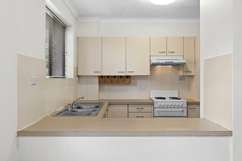 Photo - 3/22 Rylatt Street, Indooroopilly QLD 4068 - Image 9
