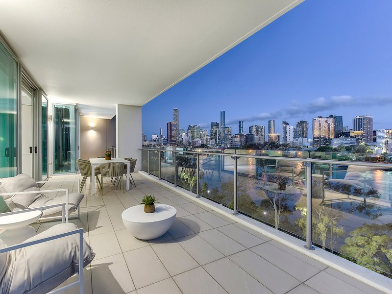 Photo - 32/205 Coronation Drive, Milton QLD 4064 - Image 2