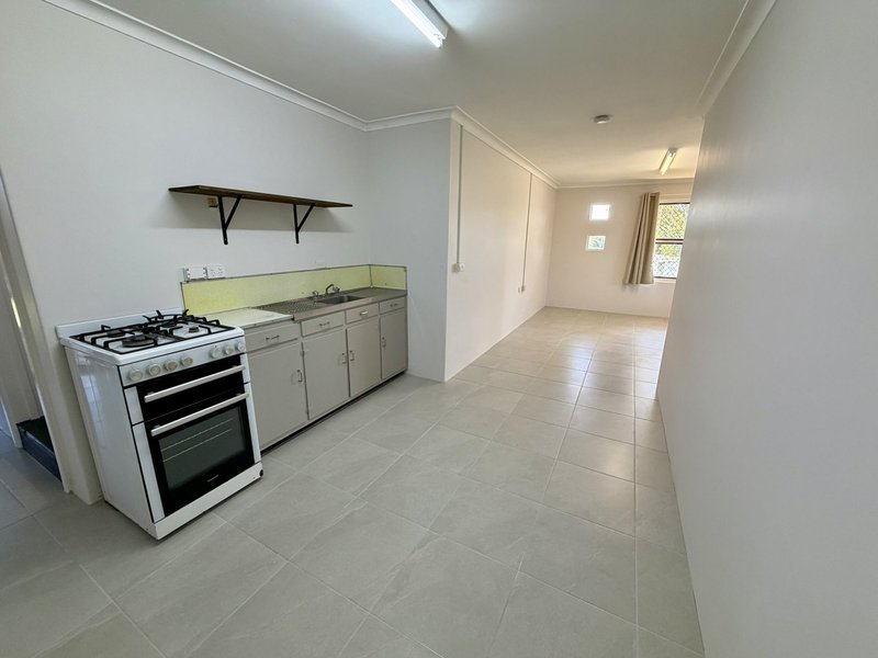 Photo - 3/221 Aumuller Street, Westcourt QLD 4870 - Image 2