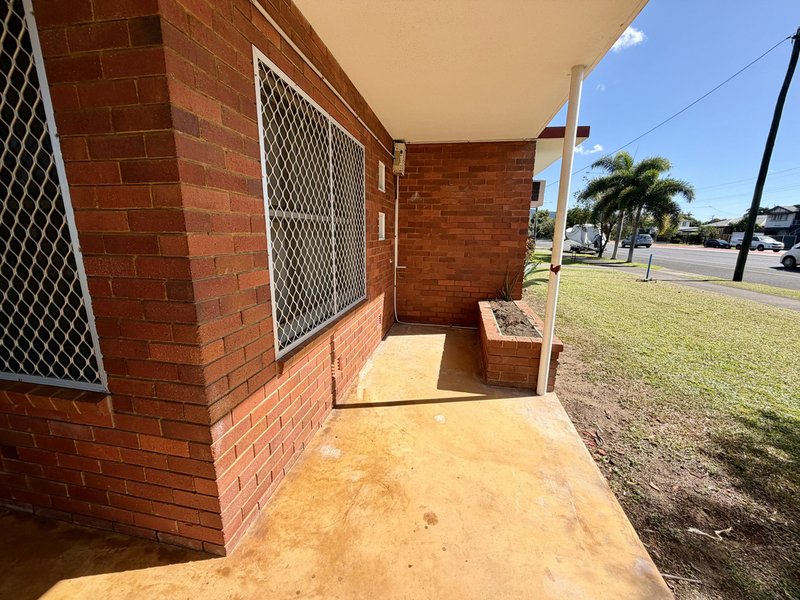 Photo - 3/221 Aumuller Street, Westcourt QLD 4870 - Image 5