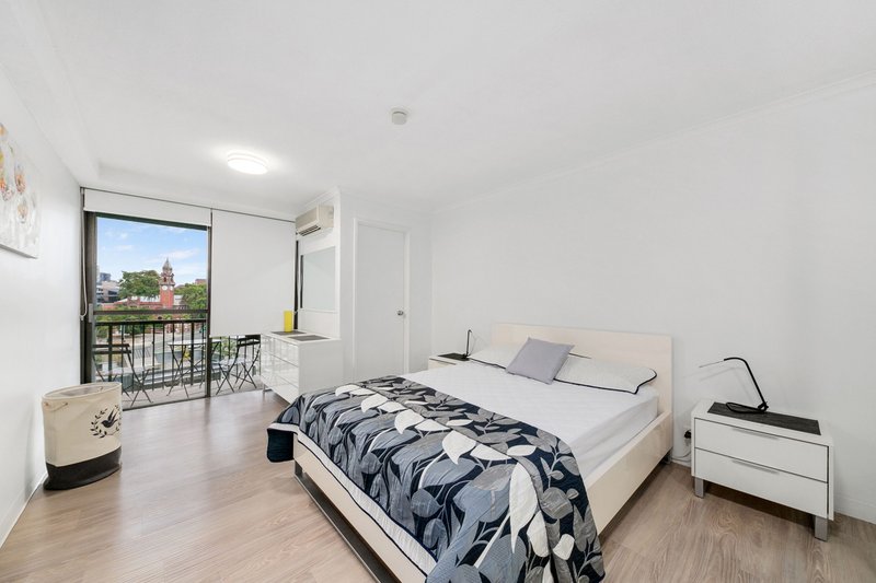 Photo - 32/21 Dock Street, South Brisbane QLD 4101 - Image 2