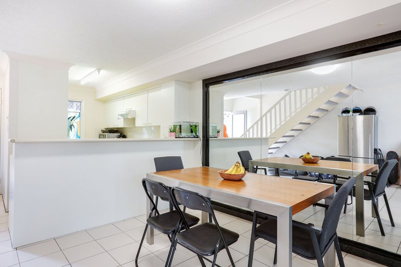 Photo - 32/215 Cottesloe Drive, Mermaid Waters QLD 4218 - Image 3