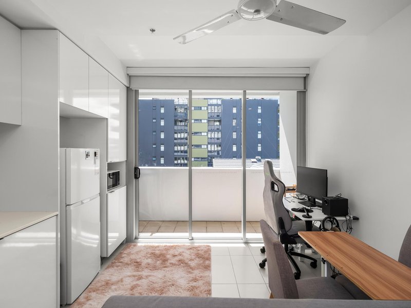 Photo - 322/66 Manning Street, South Brisbane QLD 4101 - Image 3