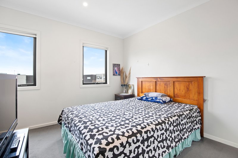 Photo - 32/27 Turva Avenue, Tarneit VIC 3029 - Image 5