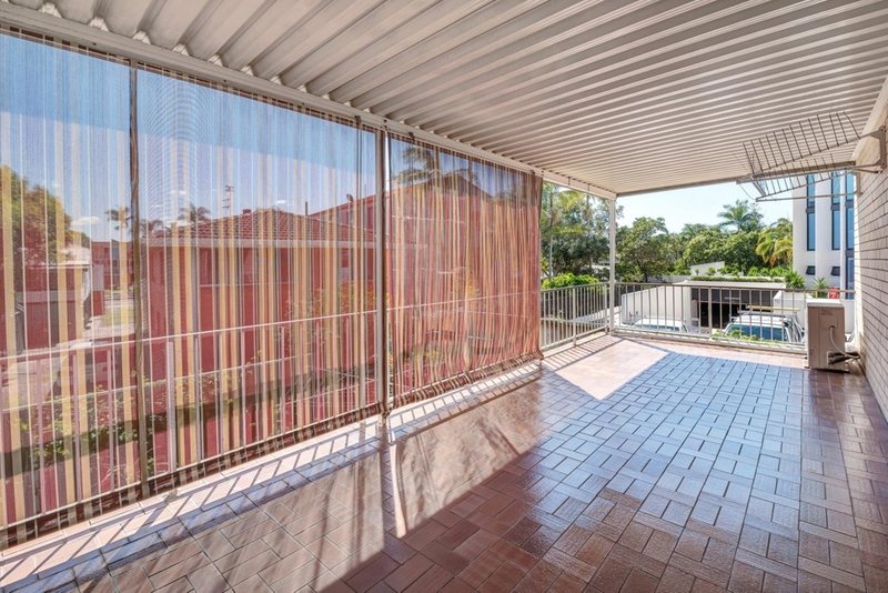 Photo - 3/228 Marine Parade, Labrador QLD 4215 - Image 4