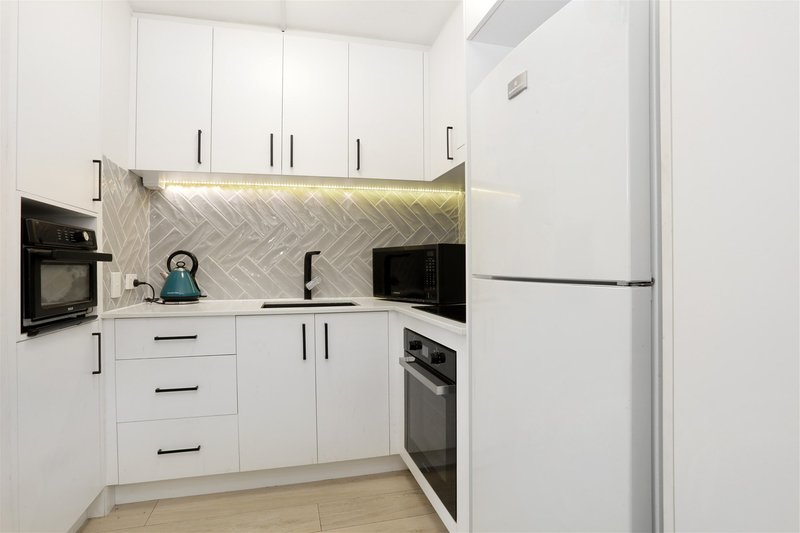 Photo - 32/2877 Gold Coast Highway, Surfers Paradise QLD 4217 - Image 8