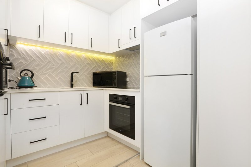 Photo - 32/2877 Gold Coast Highway, Surfers Paradise QLD 4217 - Image 9