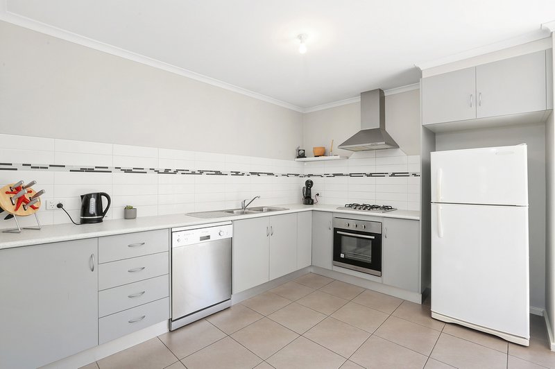 Photo - 3/23 Flinders Avenue, Lara VIC 3212 - Image 2