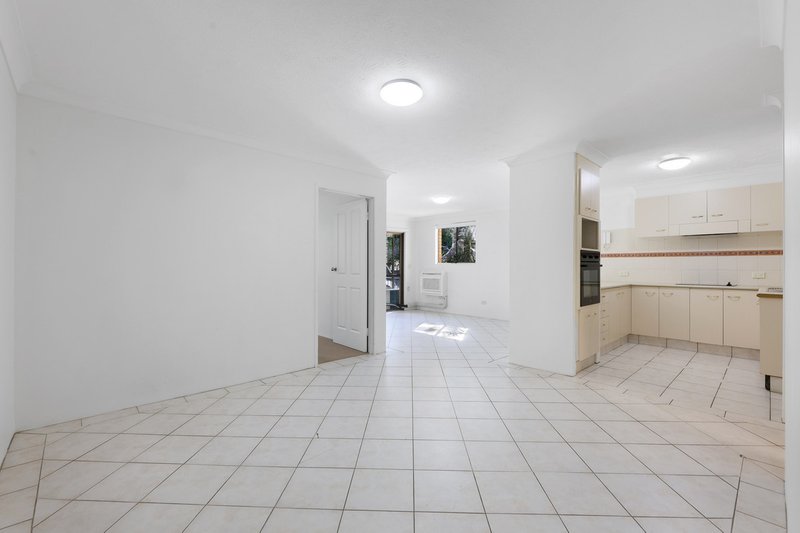 Photo - 3/23 Heath Street, Southport QLD 4215 - Image 6