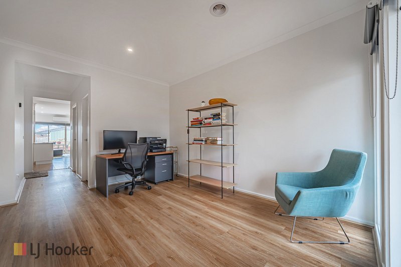Photo - 3/23 Leveque Loop, Craigieburn VIC 3064 - Image 3