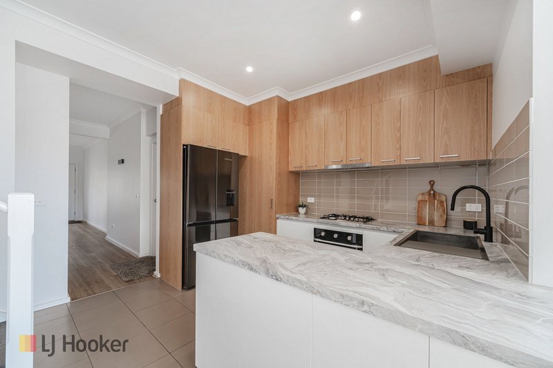 Photo - 3/23 Leveque Loop, Craigieburn VIC 3064 - Image 7