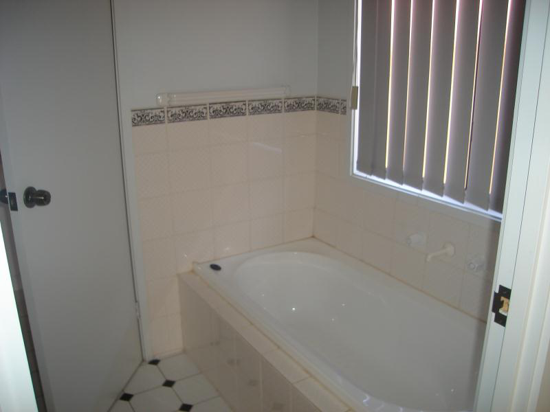 3-bedroom unit at 32/30 Burgoyne Street, Roxby Downs, SA 5725, Roxby Downs, South Australia