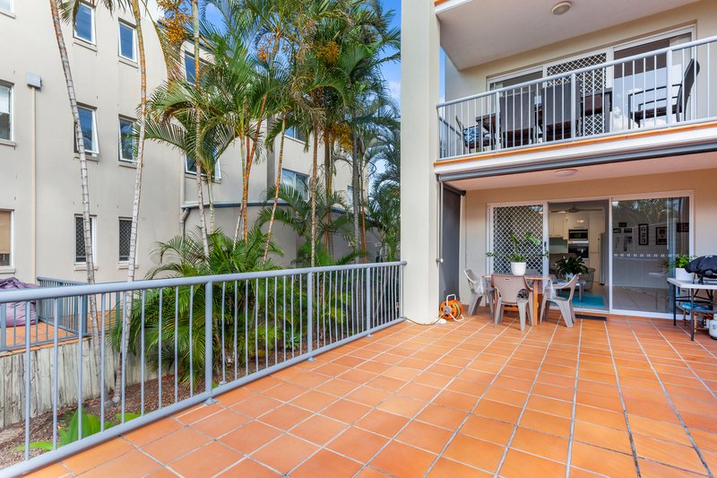 Photo - 3/2311 Gold Coast Highway, Mermaid Beach QLD 4218 - Image 3