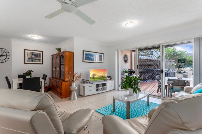 Photo - 3/2311 Gold Coast Highway, Mermaid Beach QLD 4218 - Image 7