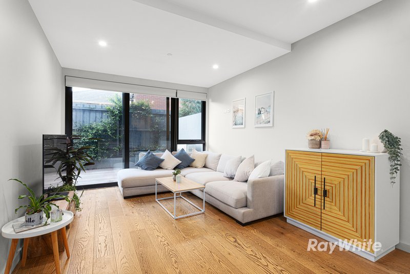 Photo - 3/24 Mavho Street, Bentleigh VIC 3204 - Image 2