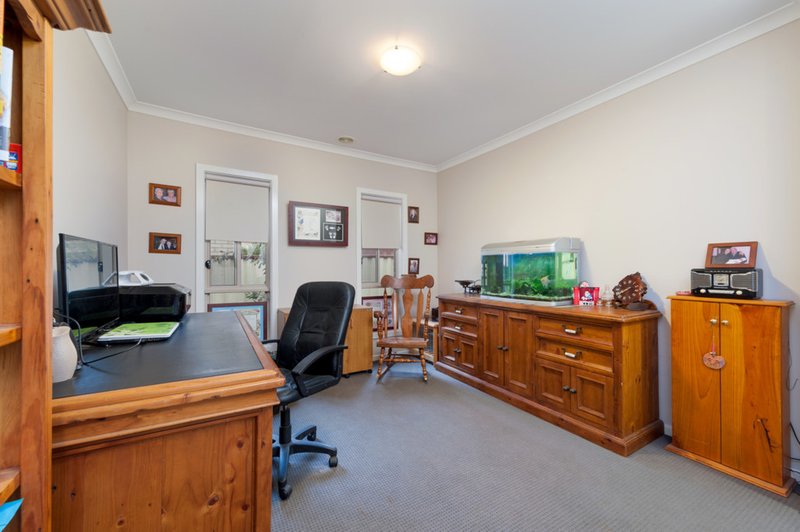 Photo - 3/24 Mcburnie Drive, Kurunjang VIC 3337 - Image 4