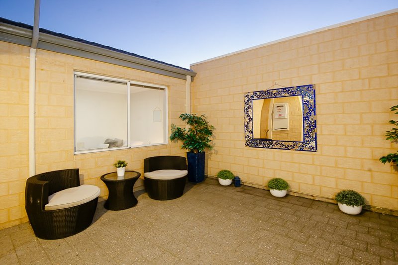 Photo - 3/24 Porrecta Link, Banksia Grove WA 6031 - Image 5