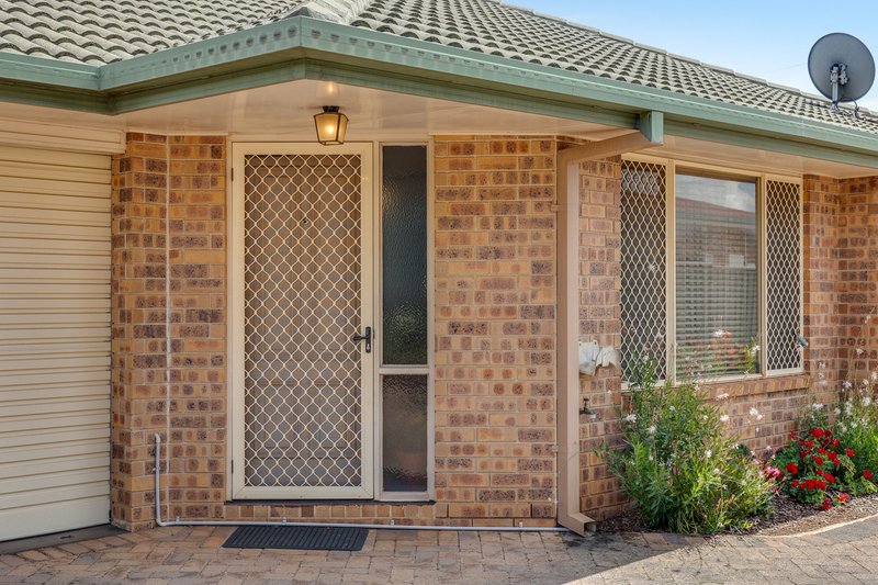 Photo - 3/242 Spring Street, Kearneys Spring QLD 4350 - Image 2