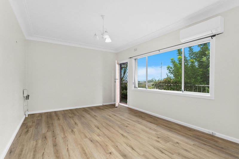 Photo - 3/24A Mckenzie Avenue, Wollongong NSW 2500 - Image 2