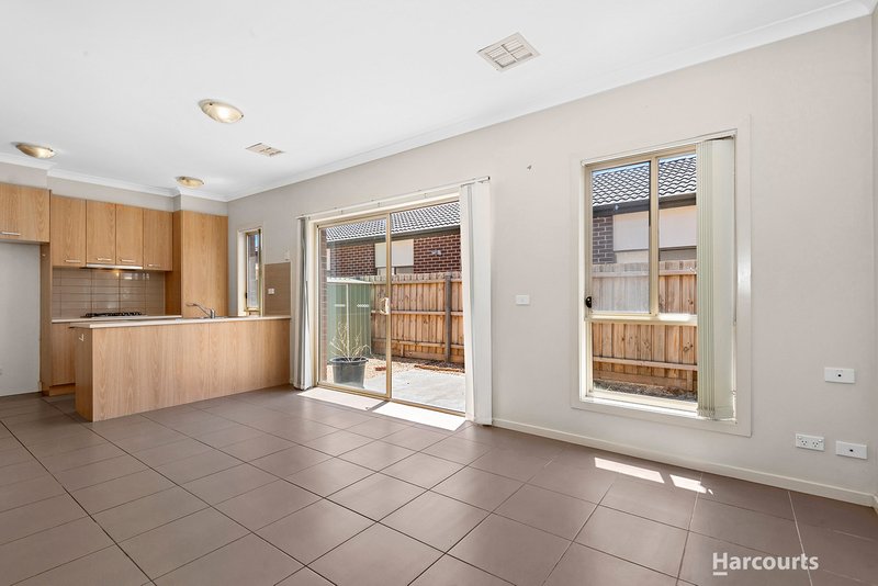 Photo - 3/25-27 Starflower Way, Truganina VIC 3029 - Image 2