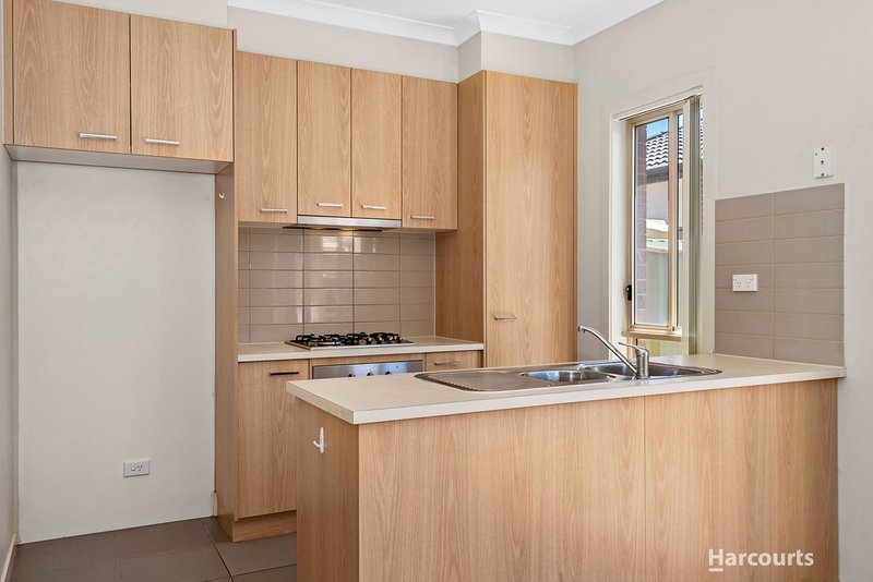 Photo - 3/25-27 Starflower Way, Truganina VIC 3029 - Image 3