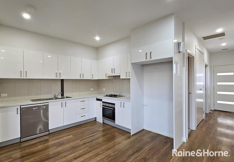 Photo - 3/25 James Street, St Albans VIC 3021 - Image 3