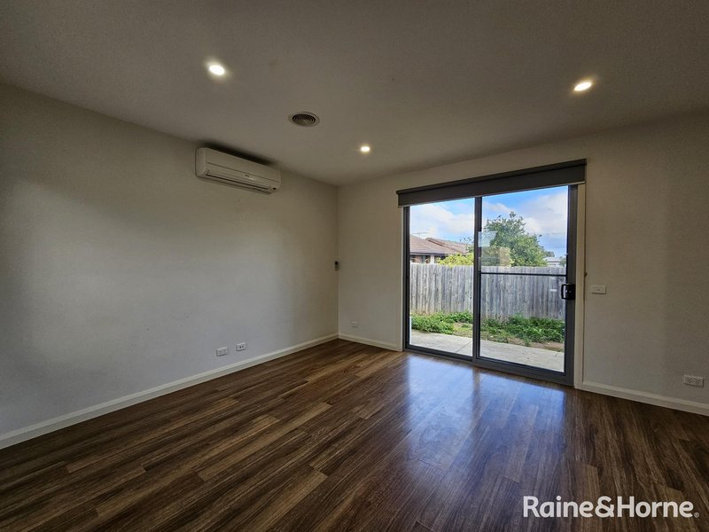Photo - 3/25 James Street, St Albans VIC 3021 - Image 5