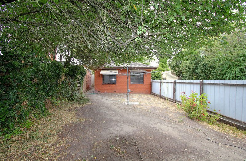 Photo - 325 Lydiard Street North, Soldiers Hill VIC 3350 - Image 7