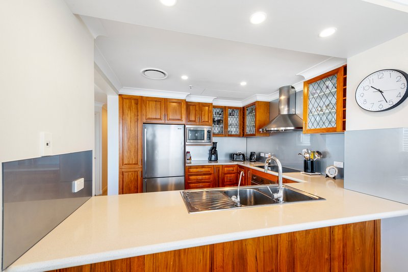 Photo - 325/2 View Avenue, Surfers Paradise QLD 4217 - Image 10
