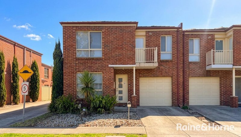 Photo - 3/26 Mckinley Drive, Roxburgh Park VIC 3064 - Image 1