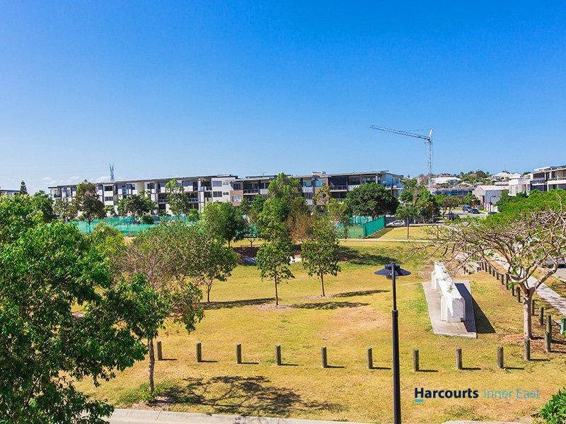 Photo - 326/16 Waterline Crescent, Bulimba QLD 4171 - Image 7