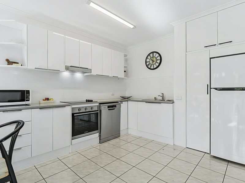 Photo - 32/69-73 Arlington Esplanade, Clifton Beach QLD 4879 - Image 5