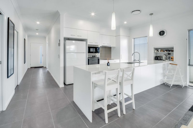 Photo - 32/7 Halcyon Drive, Pimpama QLD 4209 - Image 3
